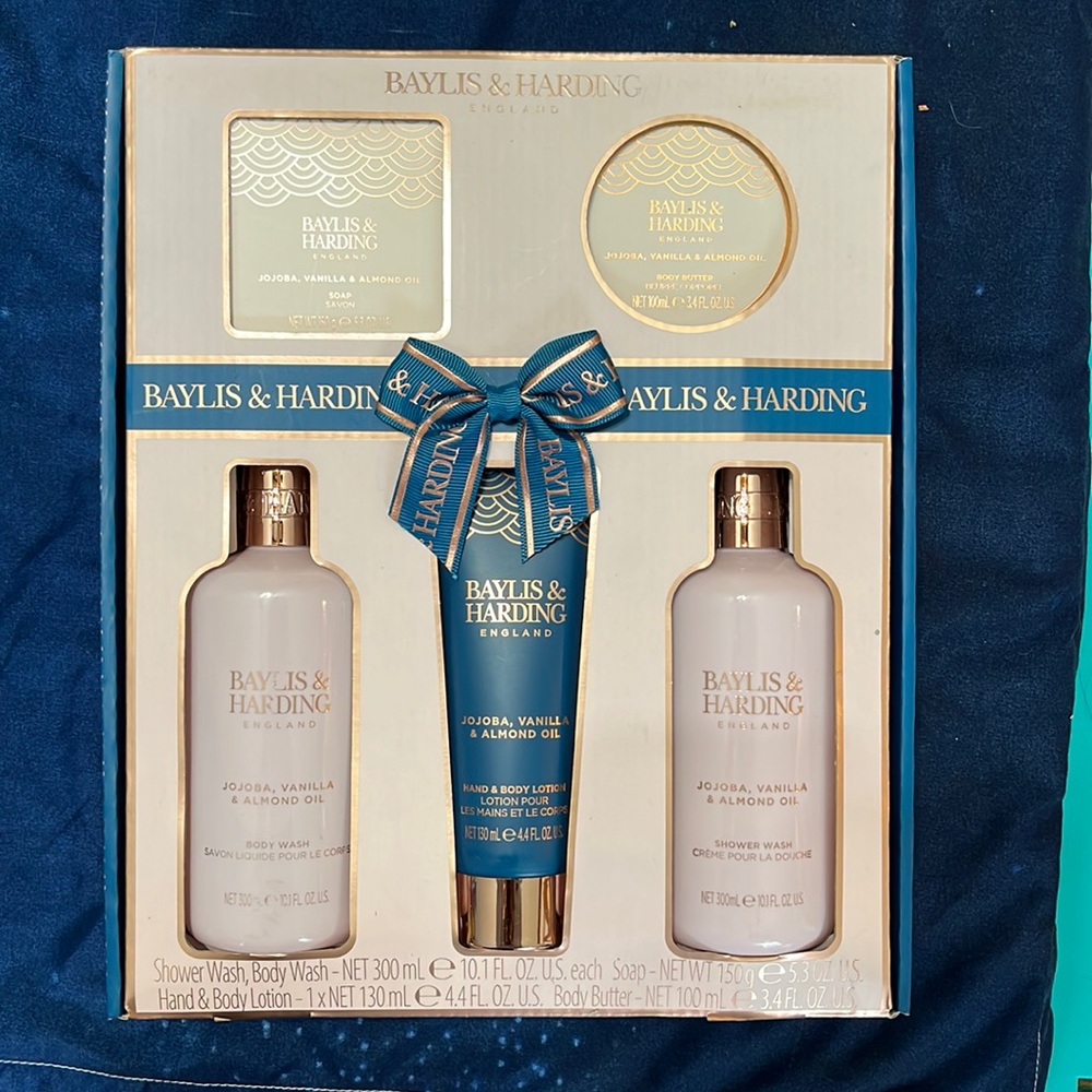 Baylis & Harding JOJOBA, VANILLA & ALMOND OIL Gift Set Collection England 5 PC